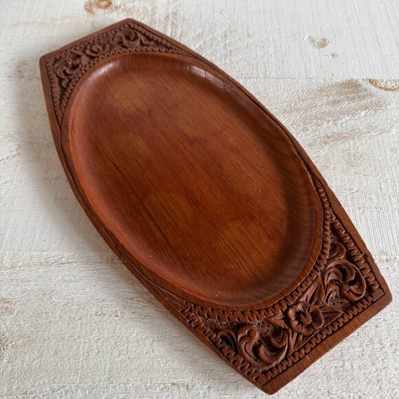Vintage Solid Teak Long Flat Tray with Carved Flower Detailing - Picture 8 of 12